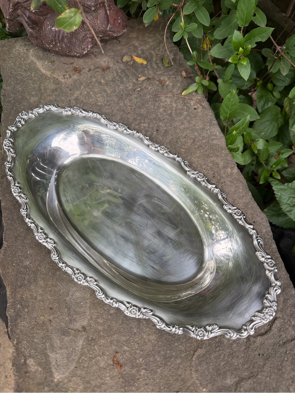 Oneida English country Silver-Tone Ornate Oval bread Serving Platter